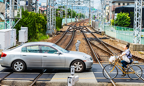 見通しの悪い路地等想定、人・車両の存在を通知